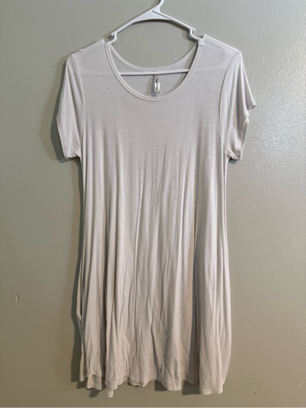 Simple White Short-Sleeve Tunic Tee - Lightweight Swing Fit